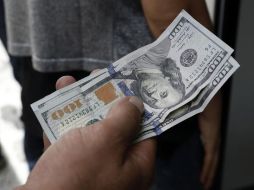 En la sesión, apunta Banco Base, es probable que el tipo de cambio cotice de manera estable, en un canal entre 19.00 y 19.20 pesos por dólar. AP / ARCHIVO