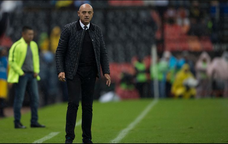 El paso del técnico por Las Vegas estuvo marcado por enfrentamientos verbales con aficionados y su propensión a fumar. MEXSPORT/ARCHIVO