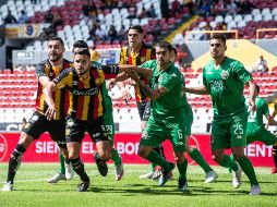 ''Otra vez no hemos comenzado fuertes, lo hemos hecho con muchos titubeos (…) se debe mejorar muchísimo en la Liga para comenzar a escalar y buscar el ascenso a como dé lugar'', indicó. TWITTER / @LeonesNegrosCF