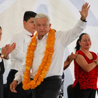 "Abarca es preso político", claman sus familiares ante López Obrador
