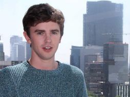 El director piensa que Freddie Highmore es perfecto para el papel porque 