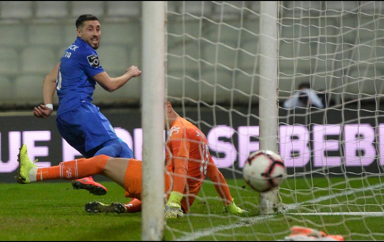 Herrera convirtió un centro de Otávio, igualando así el marcador. AFP/M. Riopa