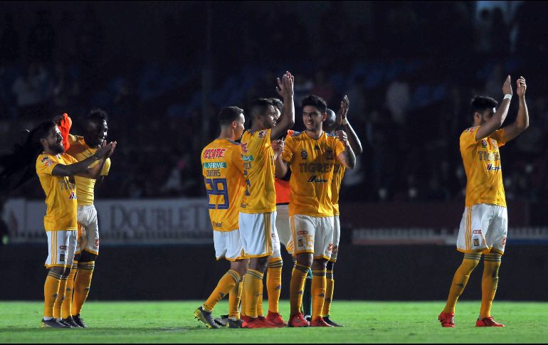 Jugadores de Tigres celebran su victoria luego del silbatazo final. AFP/V. Cruz