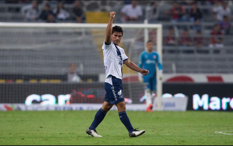 El delantero que brillara en la ofensiva rojinegra en torneos recientes dio la estocada anoche en la victoria 2-1 del Puebla. EFE/F. Guasco