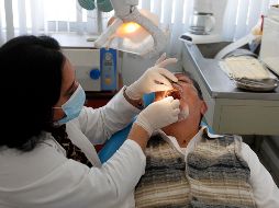 En el IMSS Jalisco trabajan 130 estomatólogos que además de ofrecer consultas, también promueven una cultura de la salud bucal. EL INFORMADOR / ARCHIVO