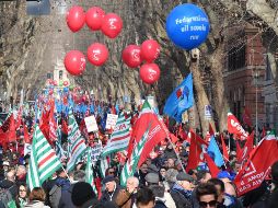La clase trabajadora pide al gobierno revisar las políticas sobre las pensiones y los impuestos, además de escuchar a los trabajadores. EFE / C. Peri