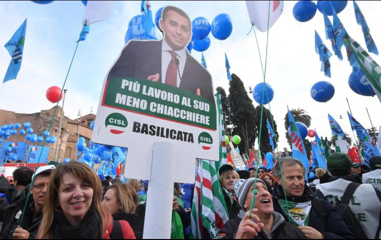 La clase trabajadora pide al gobierno revisar las políticas sobre las pensiones y los impuestos, además de escuchar a los trabajadores. EFE/C. Peri