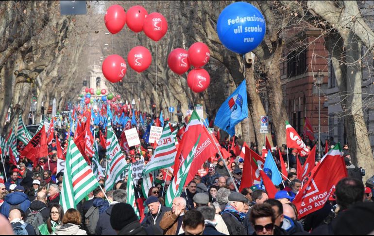 La clase trabajadora pide al gobierno revisar las políticas sobre las pensiones y los impuestos, además de escuchar a los trabajadores. EFE/C. Peri