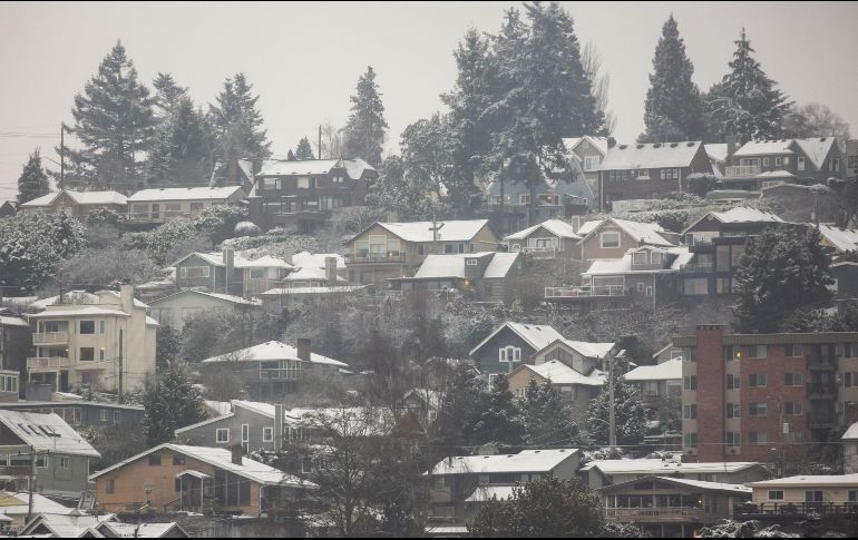 Prevén que las nevadas duren todo el sábado, y se espera otra tormenta para principios de la próxima semana. AFP/D. Rayder