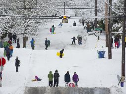 Prevén que las nevadas duren todo el sábado, y se espera otra tormenta para principios de la próxima semana. AFP/D. Rayder