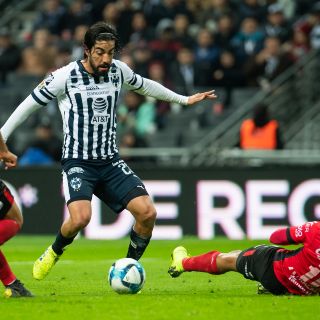 Monterrey golea a Lobos y se mantiene como líder