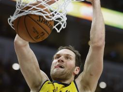 Bojan Bogdanovic encabezó la ofensiva de los Pacers al aportar 23 puntos ayer ante los Cavaliers. AP
