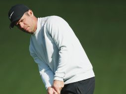 El inglés Paul Casey realiza uno de sus tiros en el hoyo 18. AFP