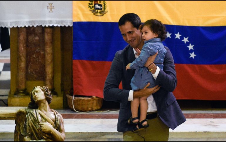 Guaidó reiteró su rechazo a una negociación con Maduro, señalando que el gobierno ha usado conversaciones previas para oxigenarse. AFP / F. Parra