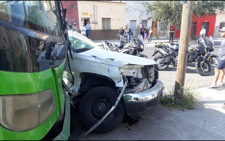 El percance se registró en el cruce de Aldama y Leonardo Oliva, en la colonia General Real. ESPECIAL / Protección Civil Guadalajara