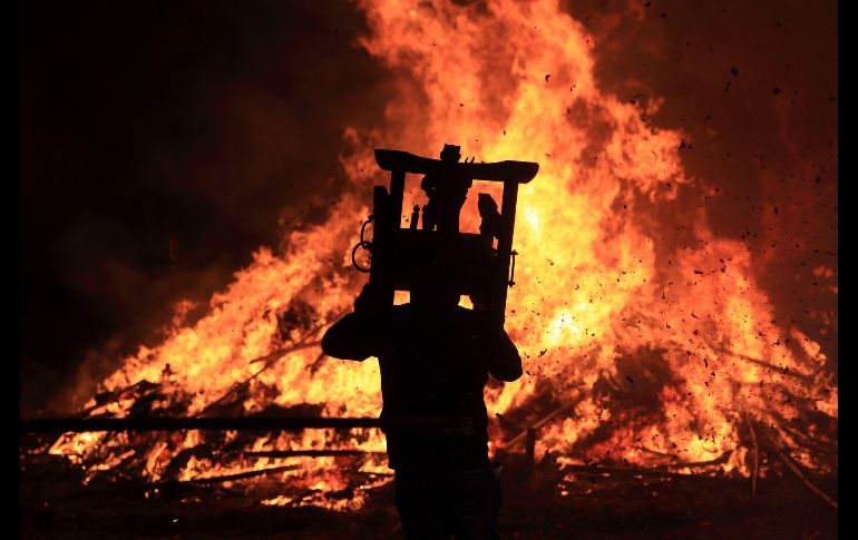 Habitantes de la localidad Jiexi Jiantan, China, participan en el ritual 