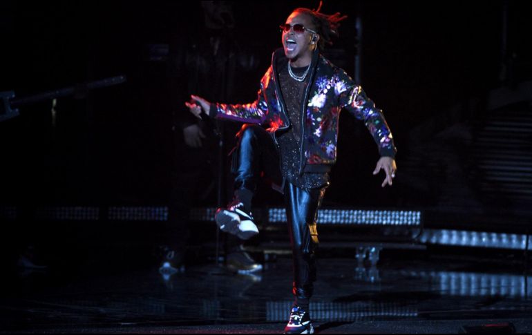 Por el premio al artista del año Ozuna se medirá con Bad Bunny, Daddy Yankee y J Balvin. AP / ARCHIVO