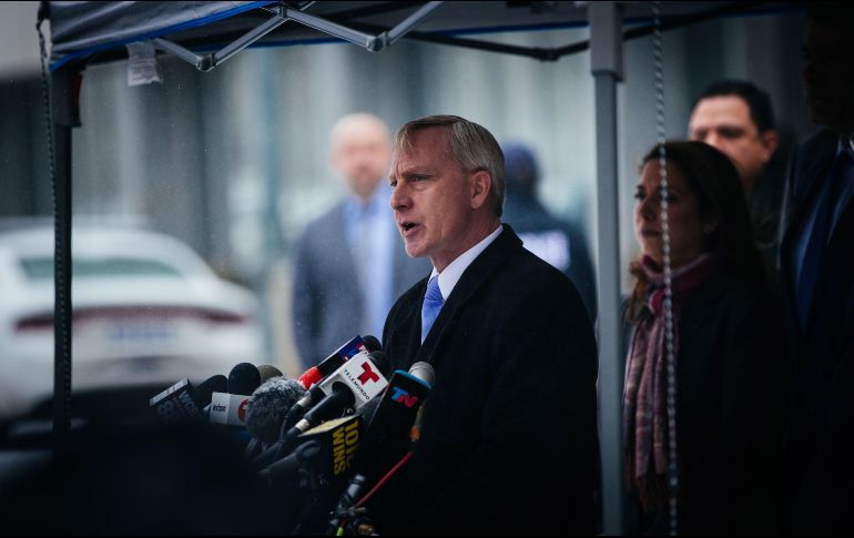 El fiscal federal para el distrito Este de Nueva York, Richard P. Donoghue, ofrece una rueda de prensa en el exterior del juzgado donde se ha pronunciado la sentencia contra Joaquín ''El Chapo'' Guzmán. EFE/K. Hagen