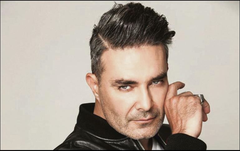 El actor charla sobre la puesta en escena “Dos más dos”. FACEBOOK / @MAURICIOISLASOFICIAL