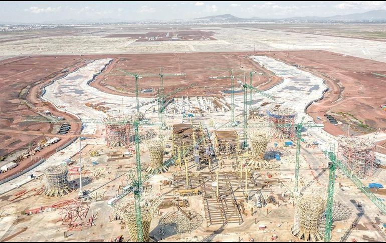 Jiménez Espriú dijo que los materiales del NAIM servirán para el AISL y Tren Maya. BLOOMBERG