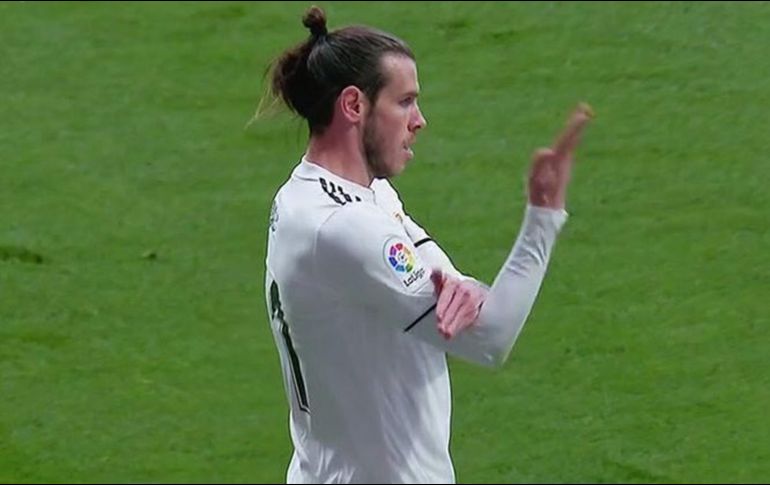 Bale marcó el tercer gol del Real Madrid tras haber salido del banquillo, y lo celebró golpeando un brazo sobre el otro, en respuesta a los abucheos que recibía desde la grada. TWITTER /
