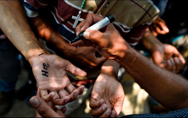 Maduro se ha negado a aceptar la ayuda humanitaria por considerar que puede dar paso a una invasión extranjera, especialmente de Estados Unidos. AFP / ARCHIVO