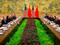 Representantes de China y Estados Unidos durante la mesa de negociaciones comerciales realizadas en Beijing. AFP / M. Schiefelbein
