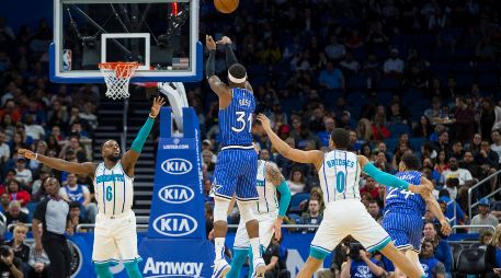 Terrence Ross (31) lideró la ofensiva del Magic al aportar 21 puntos anoche ante los Hornets. AP/W. Allen