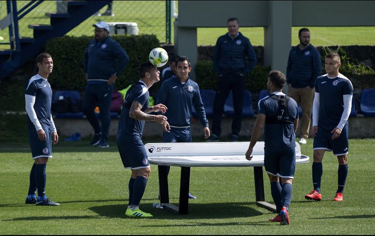 La Máquina tiene que mover las piezas en su plantel, para que cualquier posición esté bien cubierta. MEXSPORT / ARCHIVO