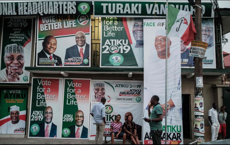 Los dos principales candidatos en las presidenciales son el jefe de Estado saliente, Muhamadu Buhari; y el líder de la oposición, Atiku Abubakar. AFP/Y. Chiba