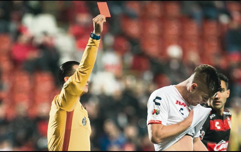 A los ocho minutos de iniciado el juego, Veracruz se quedó con diez hombres. MEXSPORT