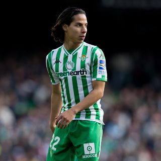Hay que ganarse el puesto: técnico del Betis a Diego Lainez