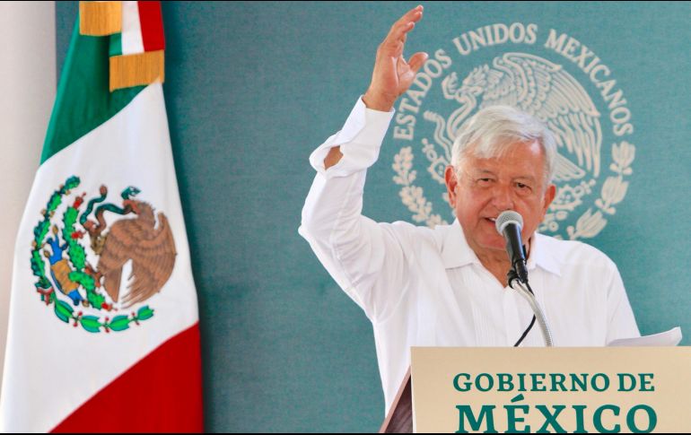 Andrés Manuel López Obrador se comprometió a destinar recursos por 200 millones de pesos para concluir una carrera en Tamazula y un puente. NTX/J. Lira