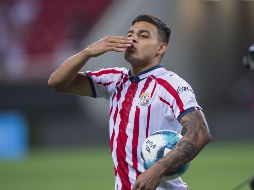 Alexis Vega se convirtió en el principal artífice del triunfo de Chivas sobre el Atlas al anotar los tres goles de la victoria rojiblanca. MEXSPORT