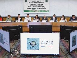 Diputados y la Secretaría de Educación discuten la permanencia del INEE. EL UNIVERSAL