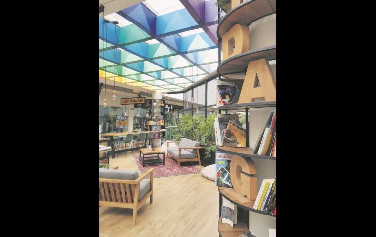 Han apostado por llevar la cultura a cada rincón, un ejemplo son las salas de lectura públicas, en las que el usuario puede sentarse a leer o pedir el préstamo de un libro que desee.