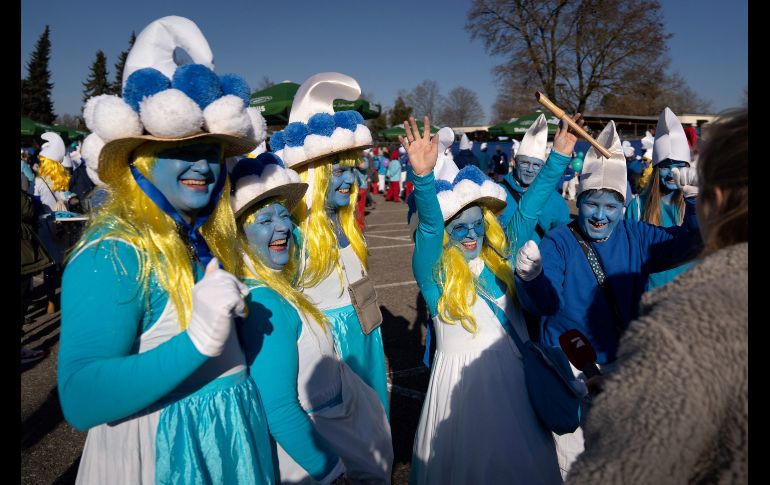 En total, dos mil 762 participantes acudieron y batieron el récord mundial de personas disfrazadas de pitufos.