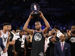 El equipo de LeBron recibió un premio de 350 mil dólares. AFP / S. Lecka