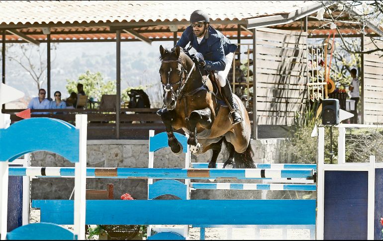 Juan Manuel Luzardo se llevó la prueba libre con obstáculos a 1.35 metros a lomos de “Catoki Boy”. EL INFORMADOR / A. Camacho