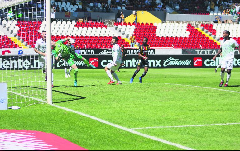 Antes de que terminara el primer tiempo Joao Amaral firmó el 4-0 momentáneo. CORTESÍA / J. Durán