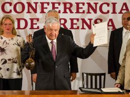 Andrés Manuel firma un decreto con el cual el centro penitenciario de las Islas Marías dejará de ser un penal y se convertirá en un centro cultural y de campamentos de educación ecológica para jóvenes y niños. NTX / J. Pazos