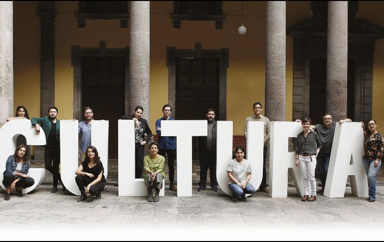 (De pie de izquierda a derecha) Mayela castillo, Coordinación y operación. Rodrigo Del Ángel, Festivales y Grupos artísticos. Pablo de la peña Música y Arte sonoro, Daniel Lona, Coordinador de ECOS. Kassim Vera, Diseño y Multidisciplina. Javier Audirac, Música y Arte sonoro. Daniela lópez, Teatro. Carol Johnson, Red estatal de bibliotecas. Luis miguel Rodríguez, Artes Audiovisuales. Cecilia romo, Coordinación escolar. (Sentadas) Gabriela Escatel, Espacios escénicos. Natasha Barba, Danza. Claudia reyes, Desarrollo cultural y artístico. Ruth López, Operación y programación cultural.