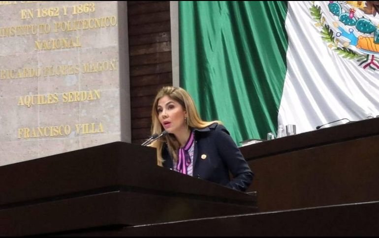 Abril Alcalá, diputada federal por el distrito 8 de Jalisco, advierte que el recorte pone en riesgo el apoyo de miles de becados. FACEBOOK/AbrilAlcala