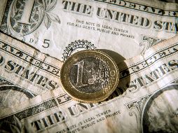 En la sesión de este martes, indicó Banco Base, se espera que el tipo de cambio cotice en un canal entre 19.10 y 19.30 pesos por dólar. AFP / ARCHIVO