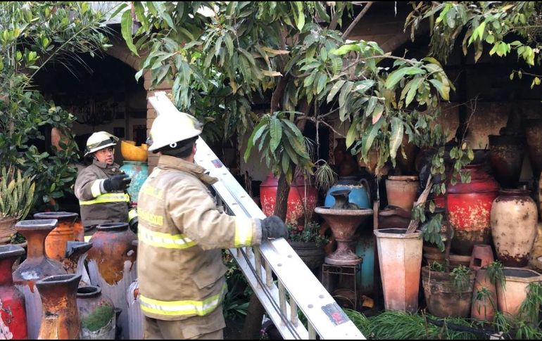 Bomberos de Jalisco y del municipio de Tlaquepaque acudieron para apoyar en las labores a los elementos de Tonalá. ESPECIAL / Protección Civil Jalisco