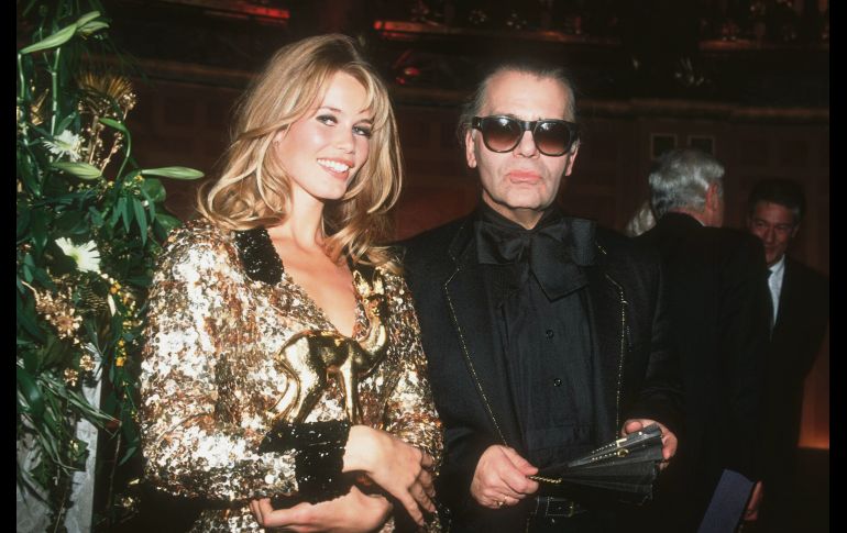 “Karl era mi polvo mágico, me transformó de mi timidez de joven alemana a supermodelo. Me enseñó sobre la moda, el estilo y la supervivencia en los negocios de la moda. Lo que (Andy) Warhol fue al arte, él lo fue a la moda, es irremplazable”, Claudia Schiffer, modelo.