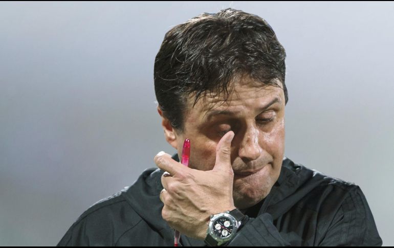 La derrota en el Clásico Tapatío no es la única estrepitosa que tiene el argentino Guillermo Hoyos en su carrera como técnico. MEXSPORT