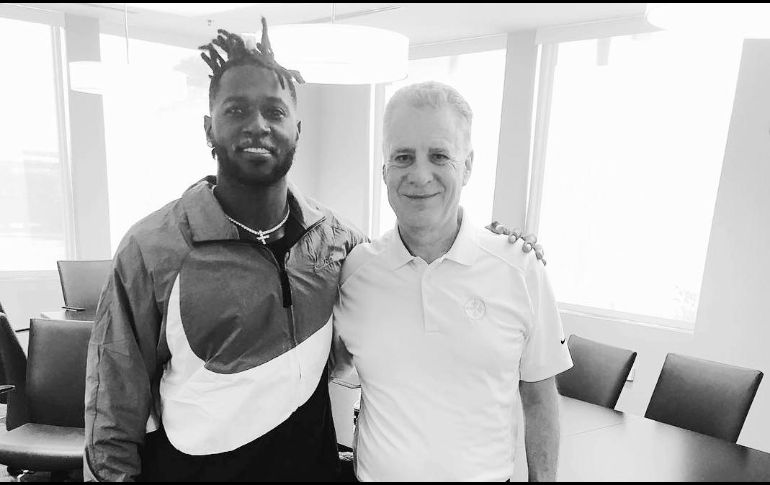 Antonio Brown (izq.) y Art Rooney conversaron y decidieron que el receptor y los Steelers tomaron caminos separados. INSTAGRAM / @AB