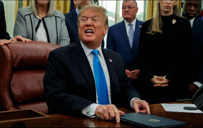 En un mensaje, Trump cargó contra los diarios The New York Times y The Washington Post, al subrayar que el diario neoyorquino es ''el verdadero ENEMIGO DEL PUEBLO''. AP / E. Vucci