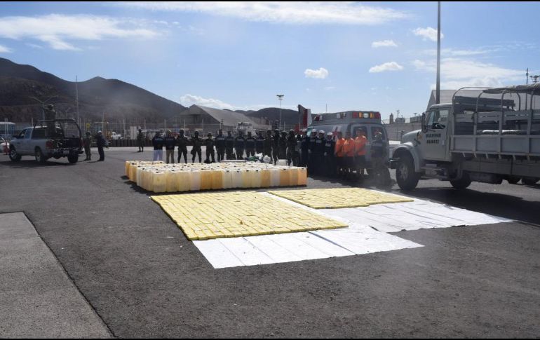 Las personas detenidas, la embarcación y la presunta carga ilícita aseguradas fueron puestas a disposición de las autoridades competentes. TWITTER / @SEMAR_mx